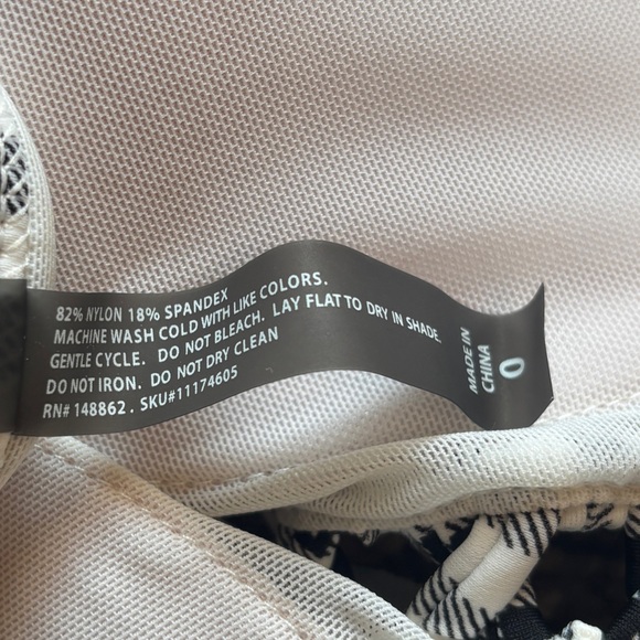 Torrid Size 0 (L/12) Black & White Peplum Tankini Top - Picture 9 of 10